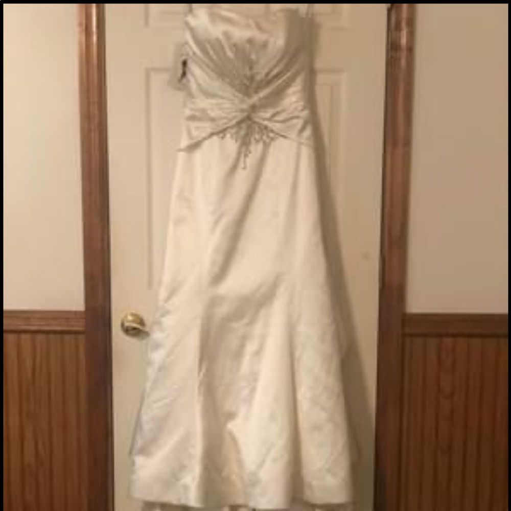 Ivory wedding dress